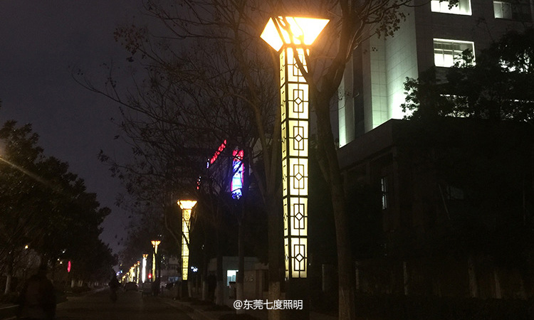 4米高倒方锥体园林香蕉视频最新网址柱街道安装亮灯效果