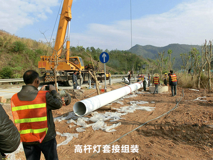 高速公路路口30米九九香蕉视频影院灯杆套接安装现场